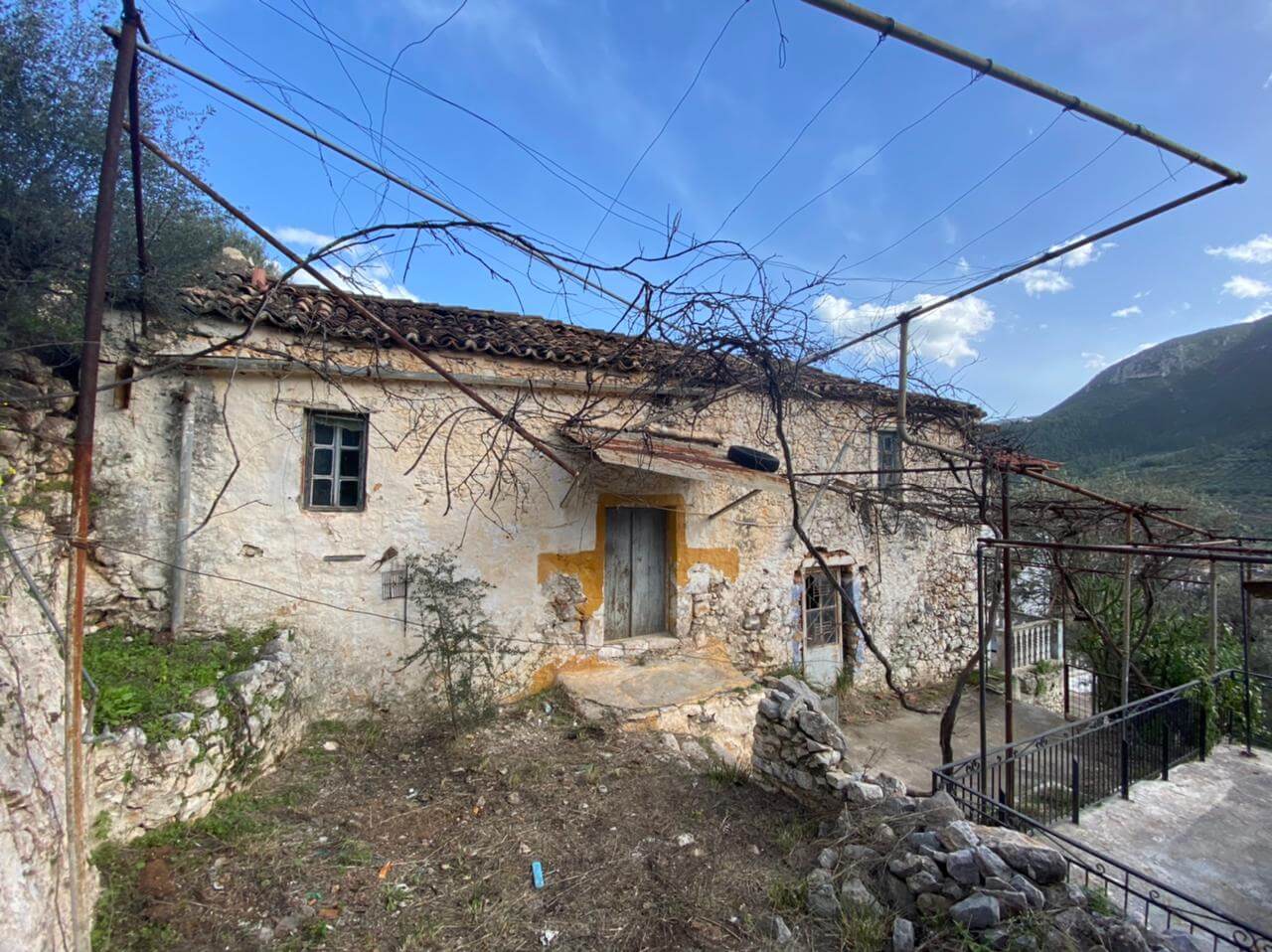 137 | Traditional Stone House in Leonidio