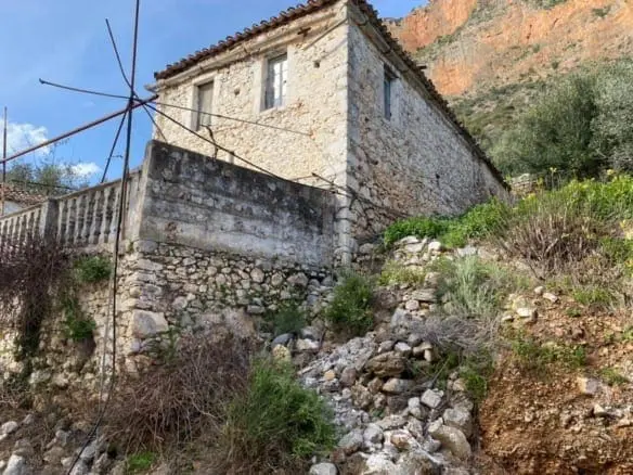 137 | Traditional Stone House in Leonidio