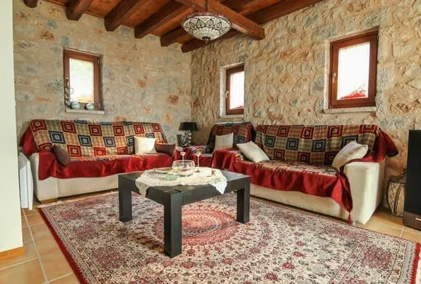 145 | Villa with Swimming Pool in Poulithra