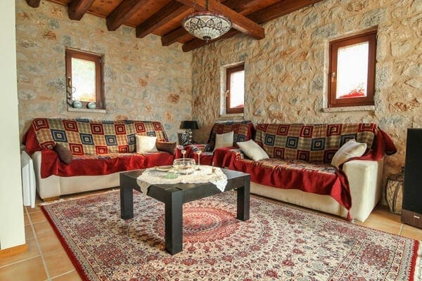 145 | Villa with Swimming Pool in Poulithra