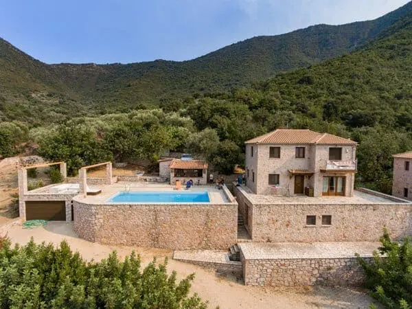 145 | Villa with Swimming Pool in Poulithra