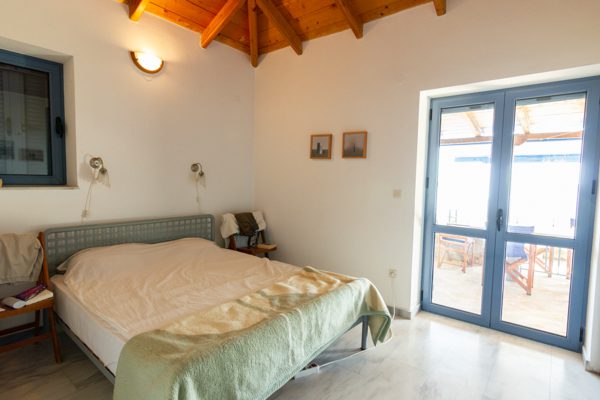 House-with-Amazing-View-in-Tyros-17