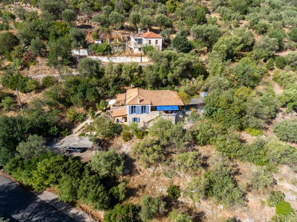 House-with-Amazing-View-in-Tyros-49