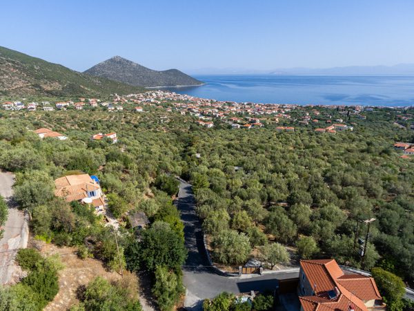 House-with-Amazing-View-in-Tyros-50