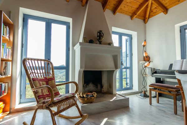 House-with-Amazing-View-in-Tyros-6