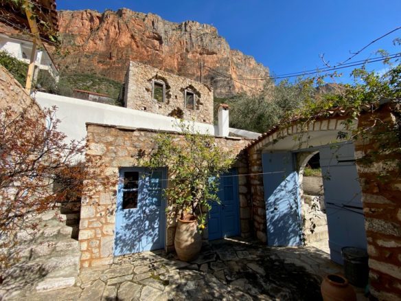 house in leonidio ready to live in