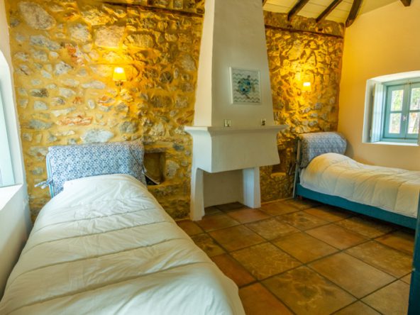  [#194] Newly-Renovated Luxurious Sea-View Stone House in Pragmatefti - 225 000 euro