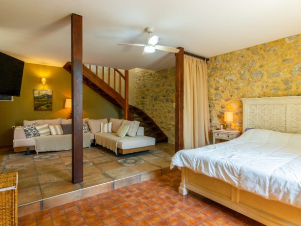  [#194] Newly-Renovated Luxurious Sea-View Stone House in Pragmatefti - 225 000 euro