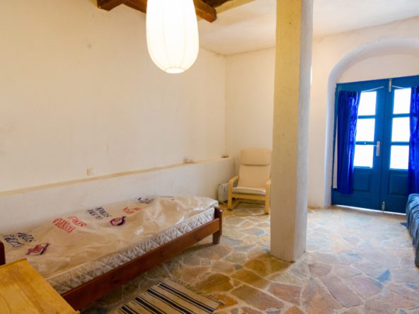 195-Cute-Stone-House-Easy-Access-Tyros-10