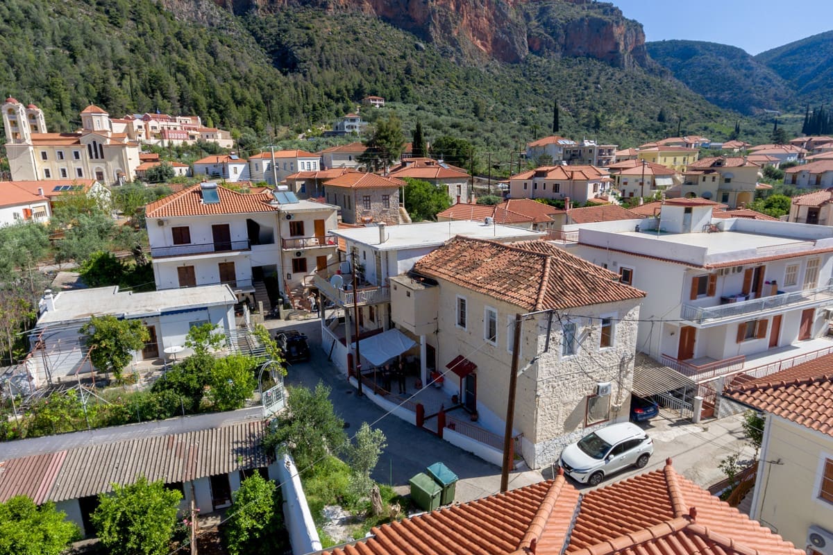 209-Unique-building-with-big-possibilities-in-Leonidio-14