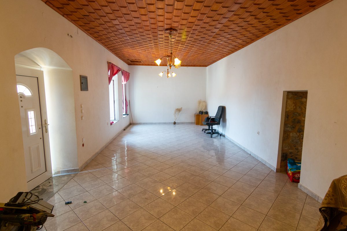 209-Unique-building-with-big-possibilities-in-Leonidio-27