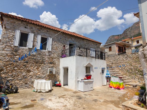 242 | Stone House next to the famous climbing routes of the Red Rock