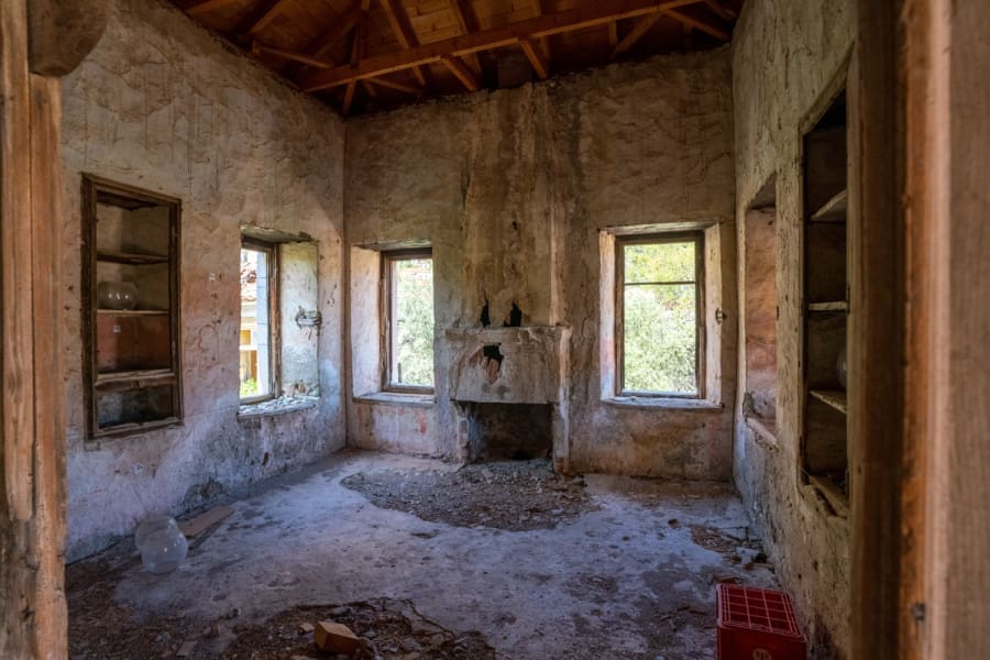 221 Exceptional Historic Property “Polytimos Tower” Open Real Estate