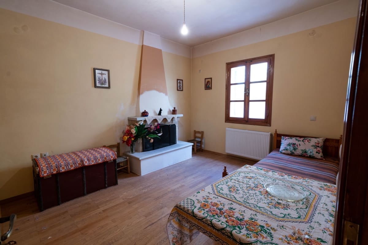 292-2-Level-Stone Residence-Melana-with-Beautiful-View-Nice-Garden