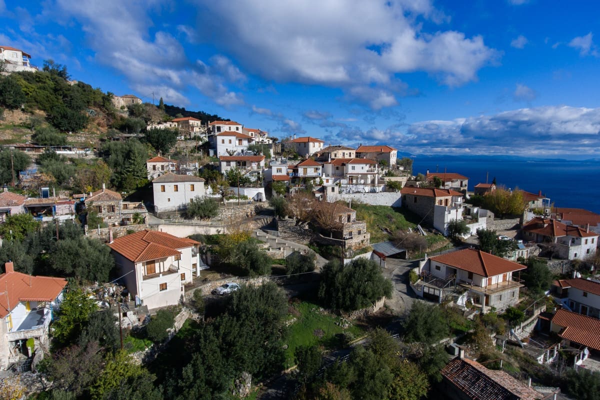 292-2-Level-Stone Residence-Melana-with-Beautiful-View-Nice-Garden