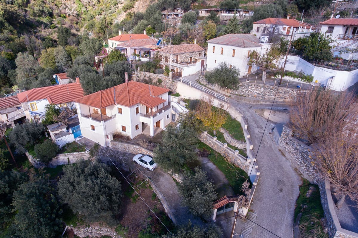 292-2-Level-Stone Residence-Melana-with-Beautiful-View-Nice-Garden