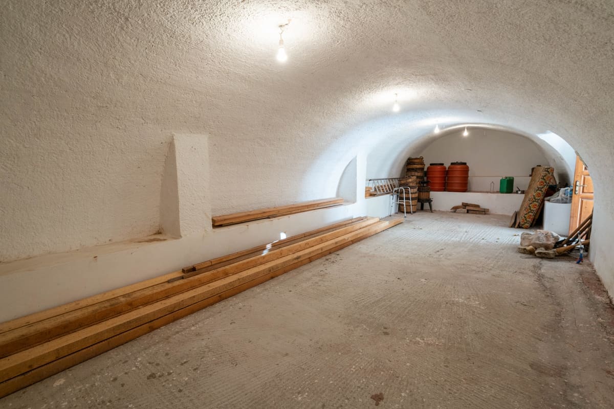 292-2-Level-Stone Residence-Melana-with-Beautiful-View-Nice-Garden