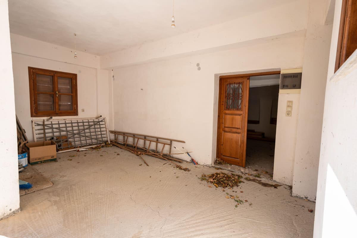 292-2-Level-Stone Residence-Melana-with-Beautiful-View-Nice-Garden