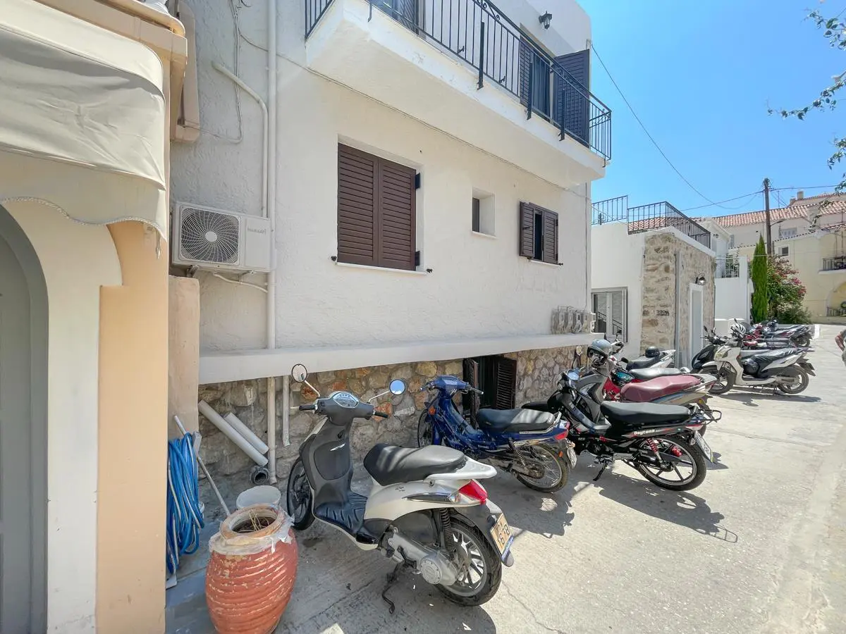 399-Semibasement-Building-Centraly-Spetses-Town-2 399 | Semi-basement Apartment with Great Flexibility of Use @ Clock Square, Spetses