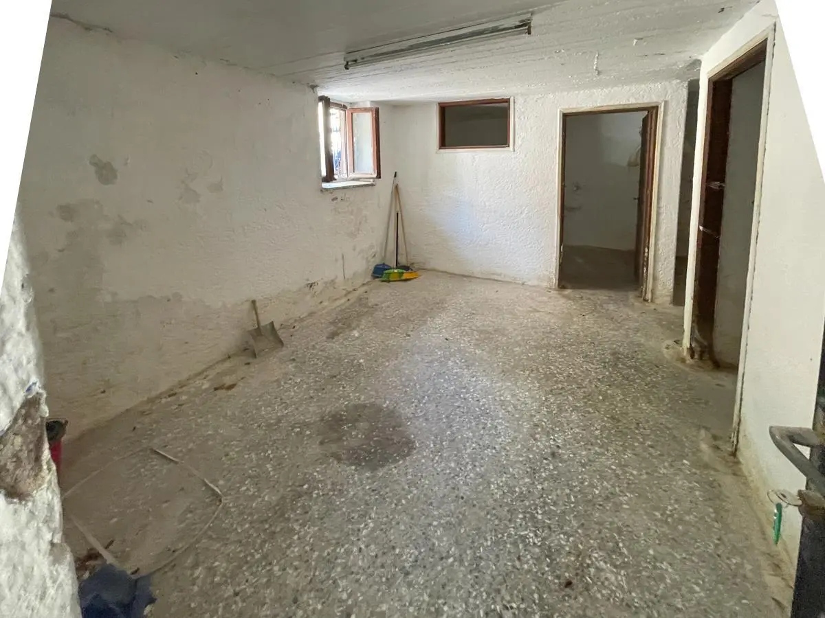 399-Semibasement-Building-Centraly-Spetses-Town-4 399 | Semi-basement Apartment with Great Flexibility of Use @ Clock Square, Spetses