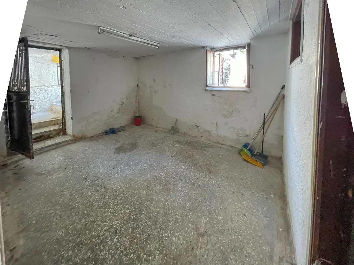 399-Semibasement-Building-Centraly-Spetses-Town-9 399 | Semi-basement Apartment with Great Flexibility of Use @ Clock Square, Spetses